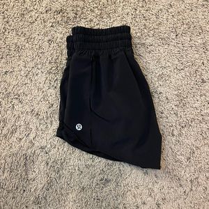 Lululemon hottie hots 2.5” size 0